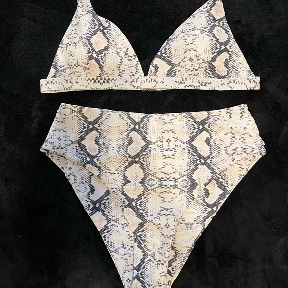 Two piece snake print bikini - Picture 2 of 6